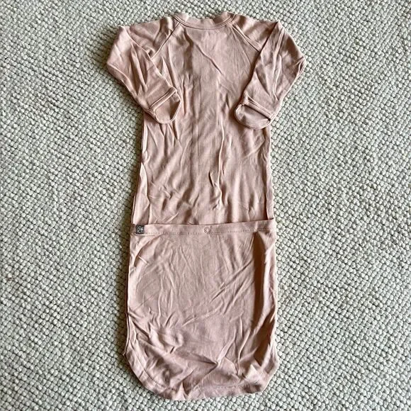 NWT Goumi Kids Rose Pink Baby Gown SZ 3-6 mo Snap Bamboo Baby Sleeper Organic - Picture 2 of 3